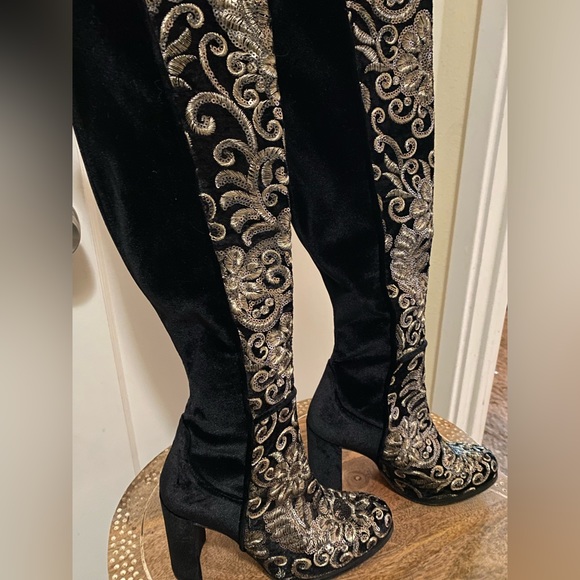 Stuart Weitzman Alljill Sequin Velvet 5050 Knee High Heeled go-go Boot noir - Picture 5 of 17